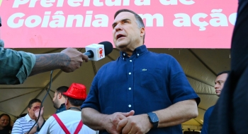 Prefeito Sandro Mabel abre mutirões na região central e reforça pedido de descarte correto de lixo pela cidade